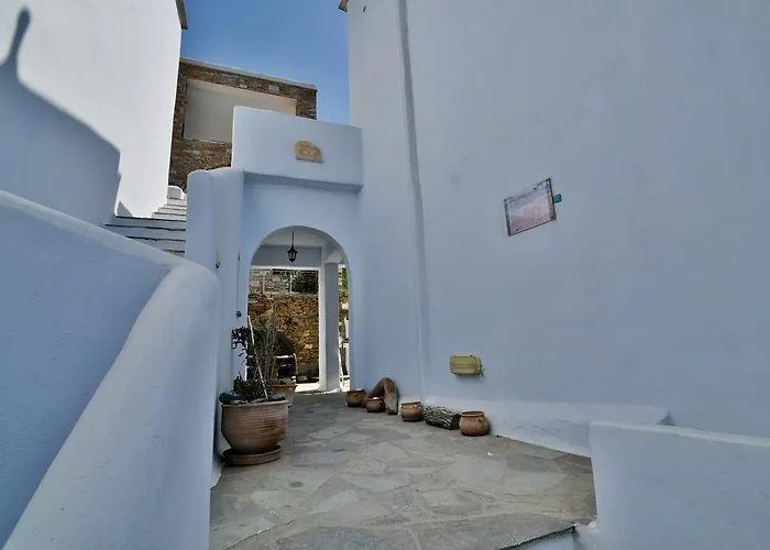 Standing Stone Appartement Kionia